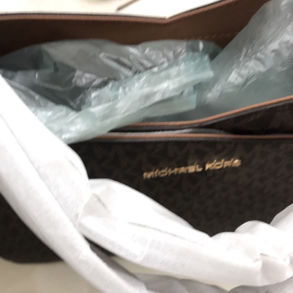 Large Micheal kors bag